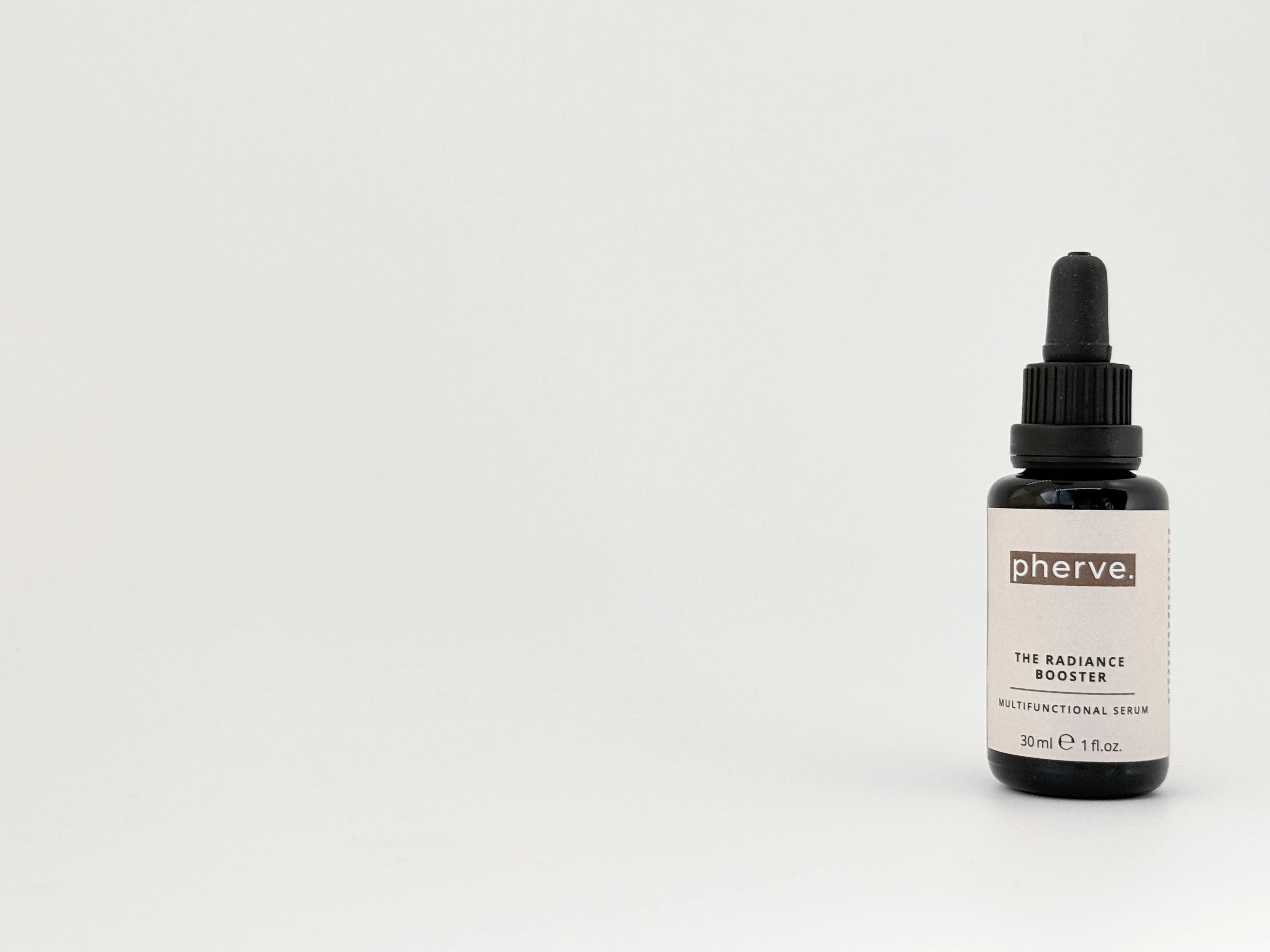 Siero illuminante multifunzionale The Radiance Booster pherve - flacone in vetro scuro 30 ml