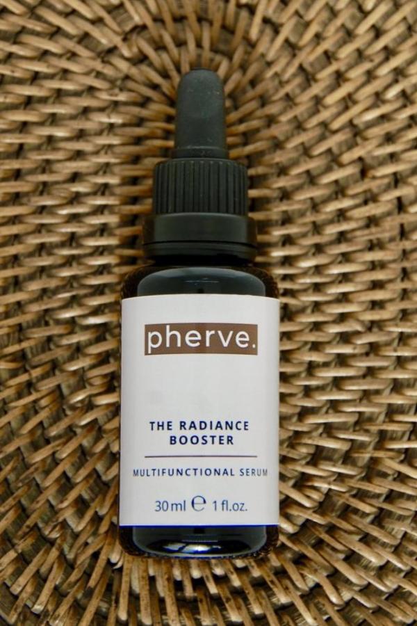 Best illuminating facial serum by pherve